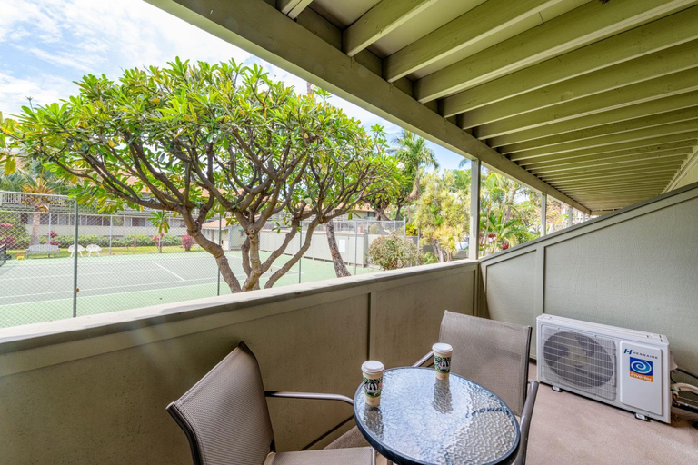 Others 4, Walk to Beach! Pool, Hot Tub + AC Studio, Maui