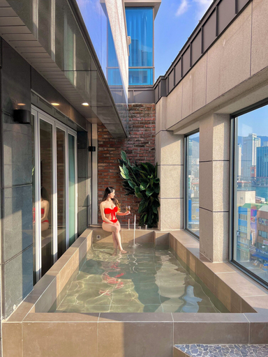 Sport & Beauty 4, Poolvilla Gaon, Jung