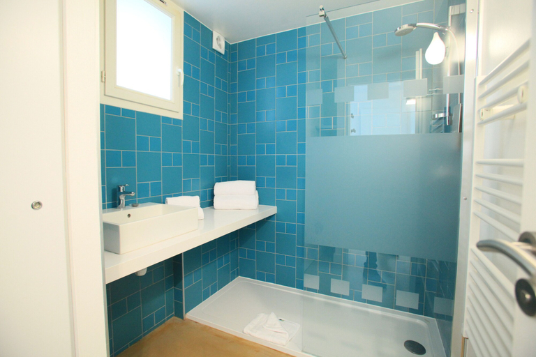 Bathroom 3, Côté Océan, Charente-Maritime