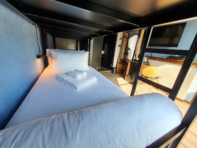 Bedroom 16