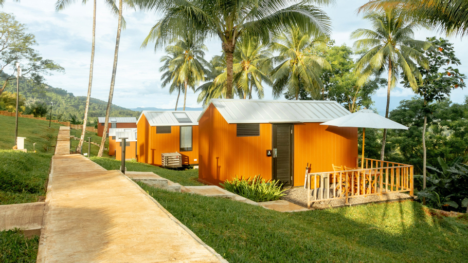 Exterior 13