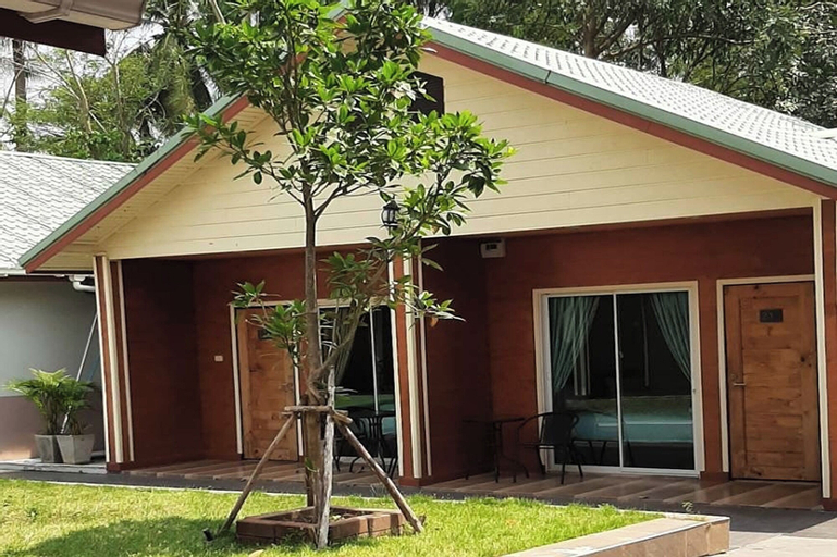 Exterior & Views 25
