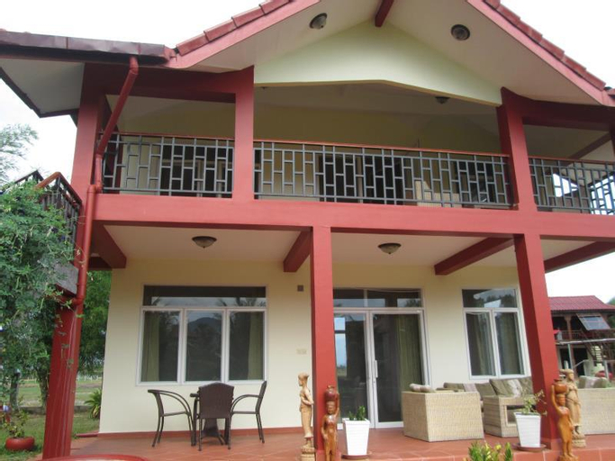 Exterior 3