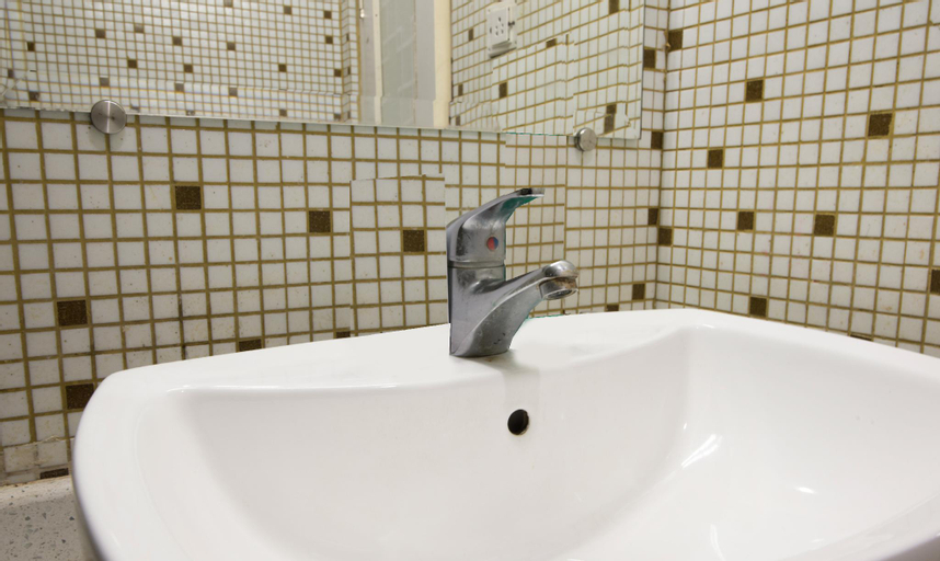 Bathroom 10