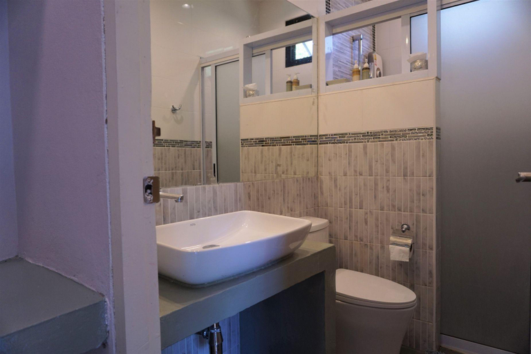 Bathroom 14