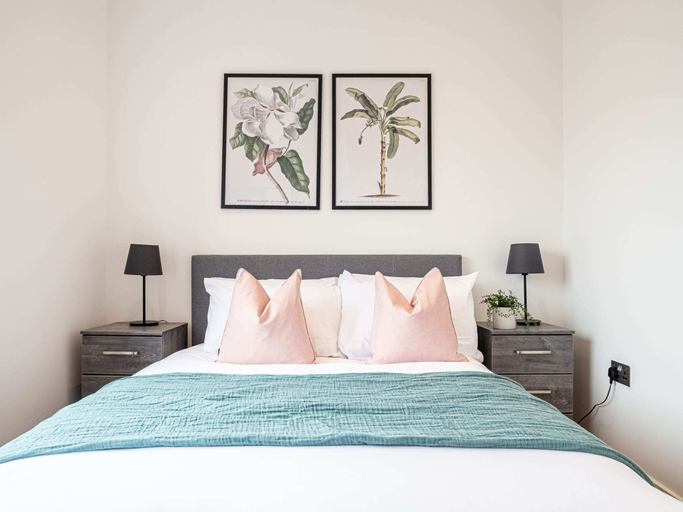 Room 2, Two-bedroom Near Cliveden House by Belvilla, Slough