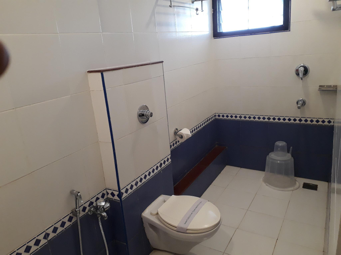 Bathroom, Prayana Hotels, Ernakulam