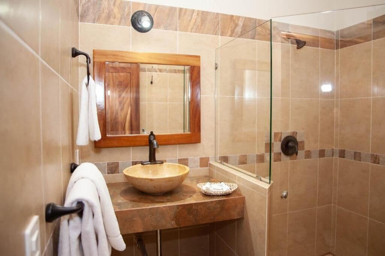 Bathroom 5, Encanto de la Sierra Hotel, Mascota