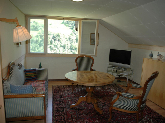 Others 5, Charming Chalet Near Trails, Raron