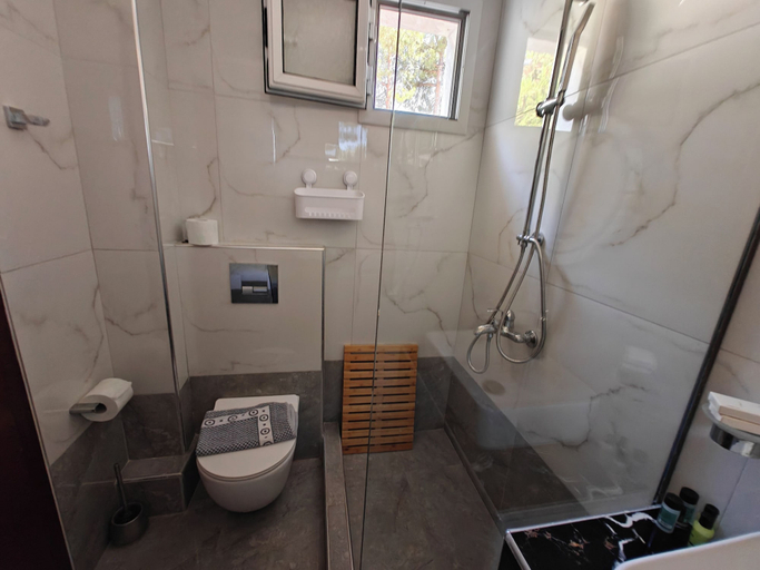 Bathroom 4, Villa Askamnia and Suites, Central Macedonia
