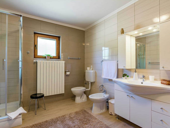 Bathroom 4, Apartment in Istria With Nature Views, Cerovlje
