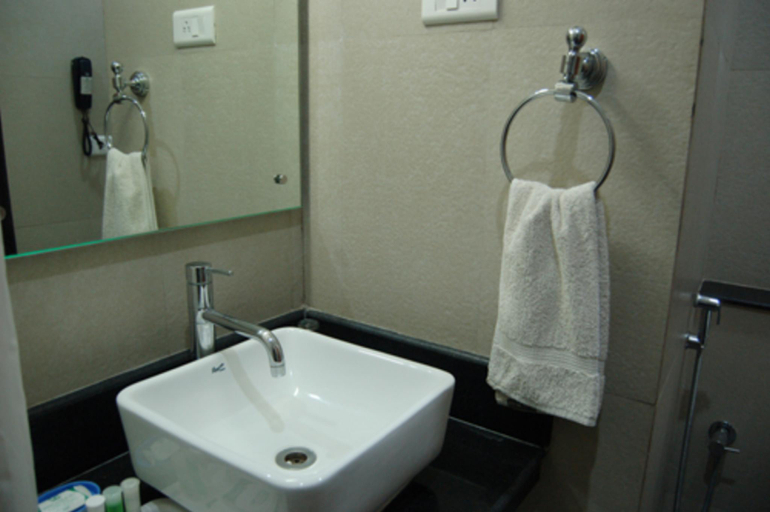 Bathroom 3, Hotel Park Plaza, Madurai