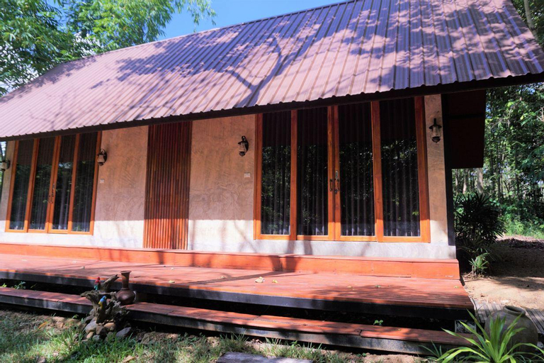 Exterior 6