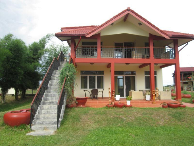 Exterior 4