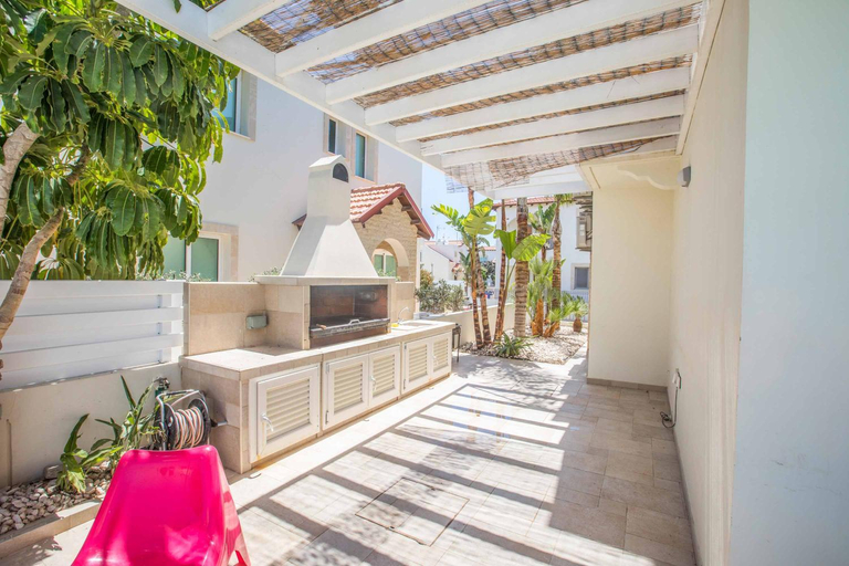 Others 4, Villa Katerina 53