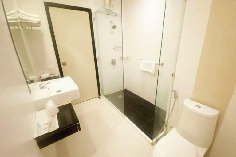 Bathroom 18