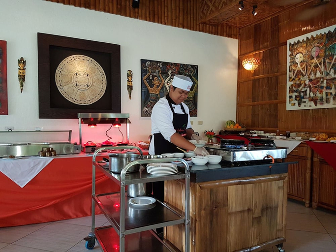 Food & Drinks 4, Dolphin House, Moalboal