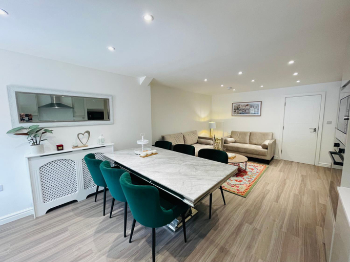 Others 3, Riverside Studio Apartment Docklands E14, London