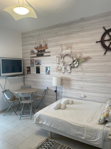 Others 2, Shantell Boutique Apt