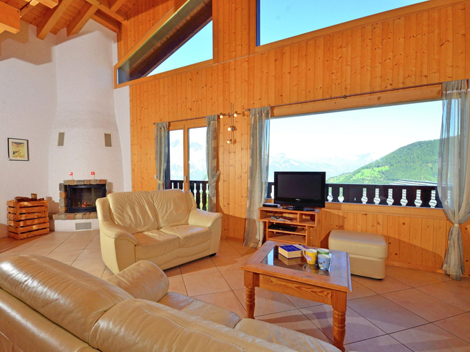 Others 5, Luxurious Chalet in Riddes with Hot Tub, Martigny