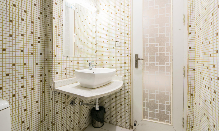 Bathroom 9