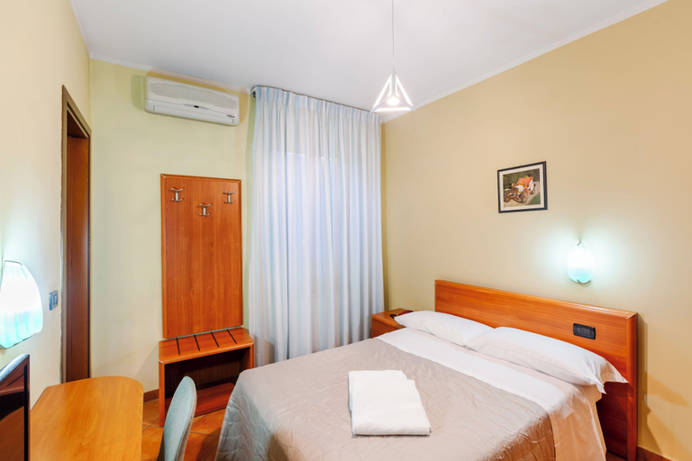 Bedroom 4, HOTEL CASTELLO, Torino