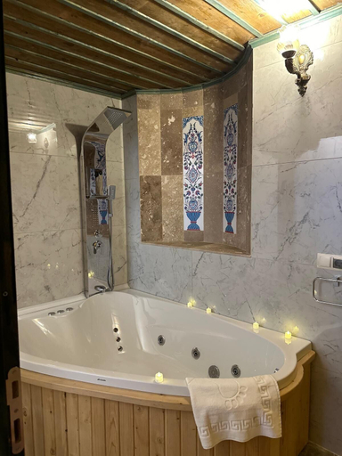Bathroom 5, Kadievi, Ürgüp