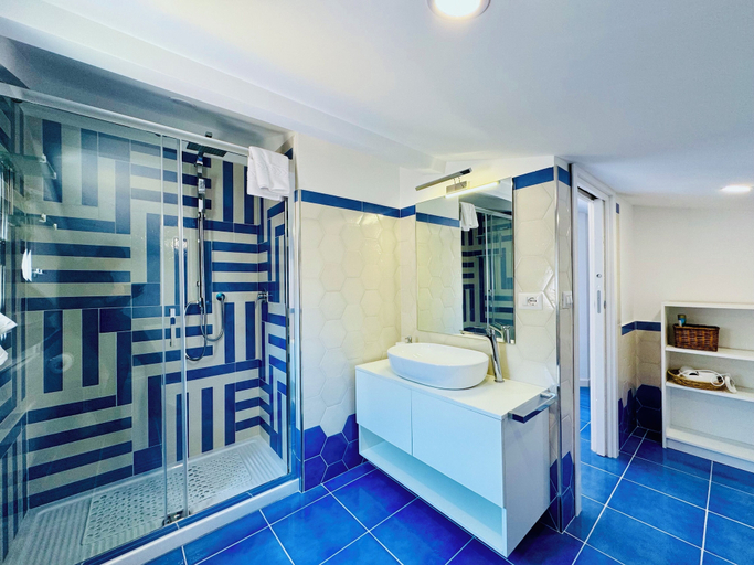 Bathroom 4, YourHome - La Famiglia Apartment, Napoli