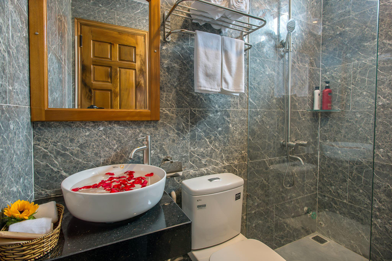 Bathroom 3, Hoi An Vi Khoa Villa, Da Nang
