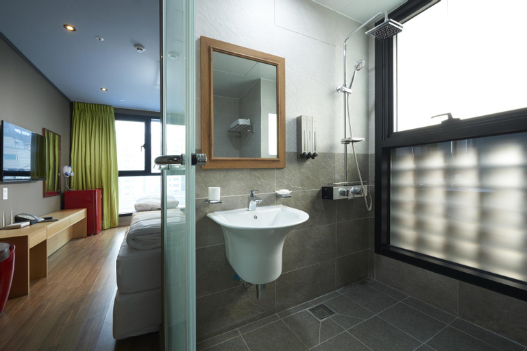 Bathroom 4