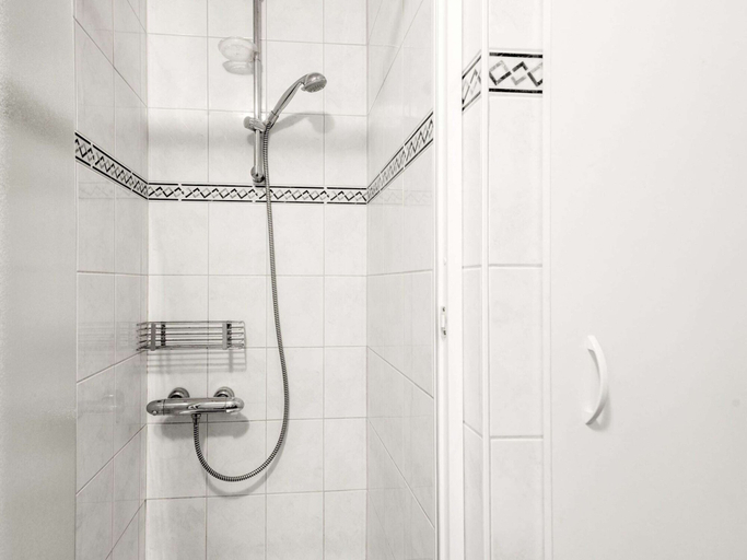 Bathroom 4, Simplistic Apartment in Blankenberghe near Belgium Pier, West-Vlaanderen