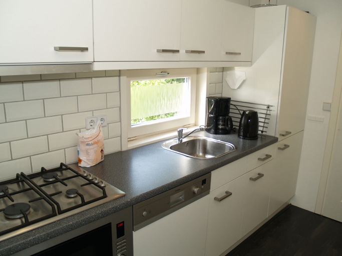 Private kitchen, Well-kept Chalet Near the Biesbosch, Dordrecht