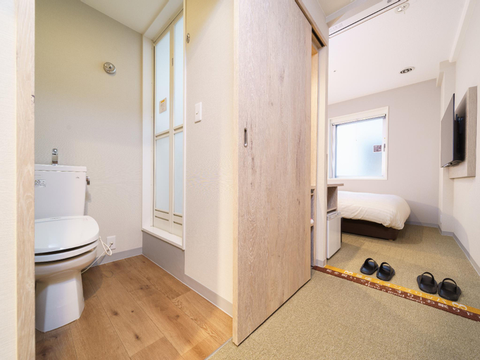 Bathroom 11