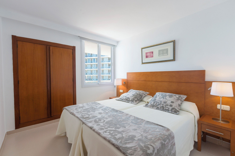 Bedroom 3, Hipotels Mercedes Aparthotel, Baleares