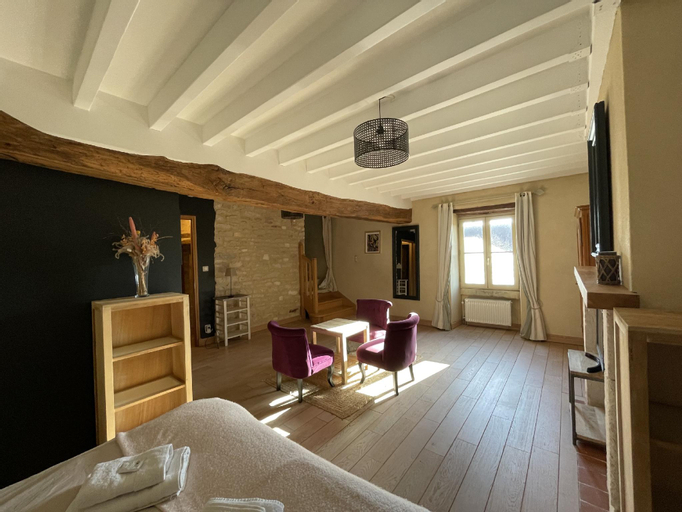 Bedroom 2, Le P'tit Louis, Yonne