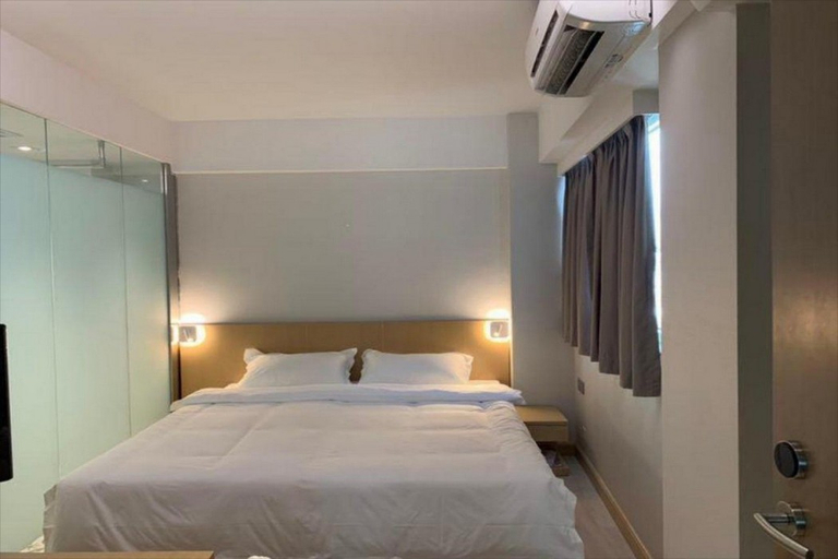 Bedroom 14