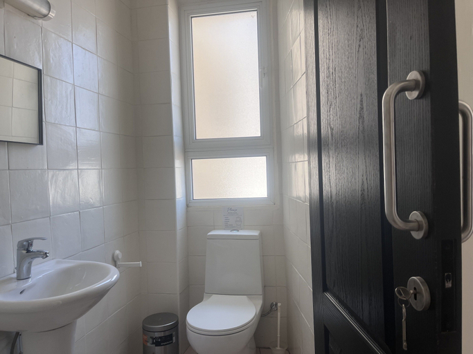 Bathroom, Phaedrus Living: Hoopoe Residencies 201