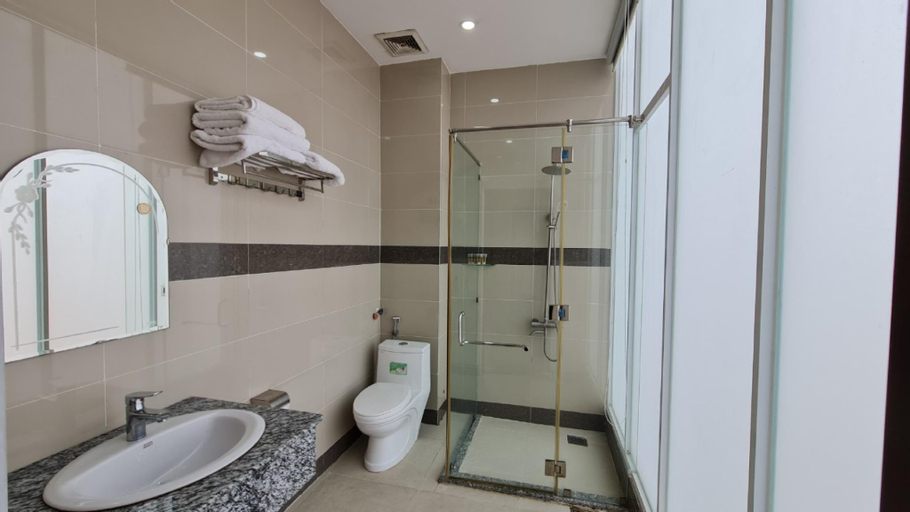Bathroom 11