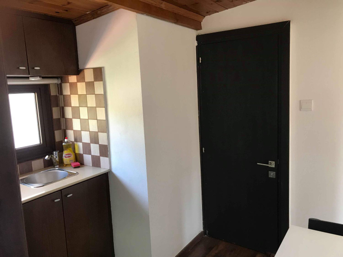 Bathroom 1, Town centre suites, Larnaca