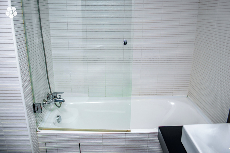 Bathroom 5, Grand Lancaster Brazzaville, Brazzaville