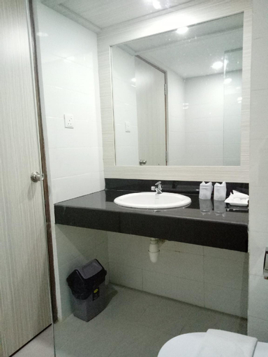 Bathroom 4