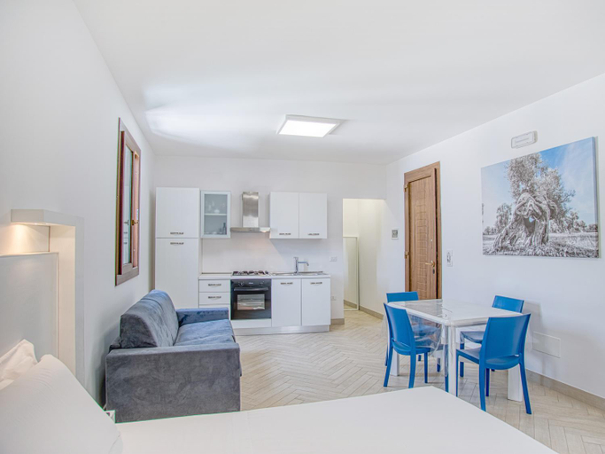 Others 5, Ideal Rooms, Lecce