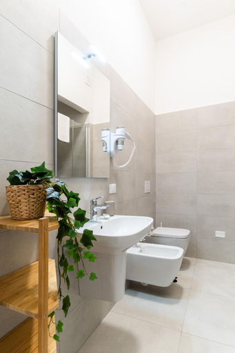 Bathroom 2, Residenza Leoncino, Verona