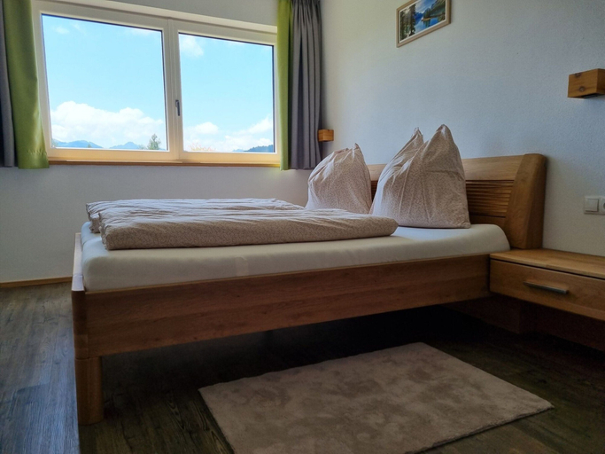 Room 5, Flat in Wagrain Near Ski Slopes, Sankt Johann im Pongau