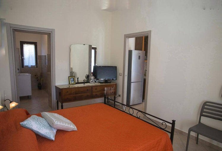 Bedroom 2, LE PITTURE casa di campagna, Potenza