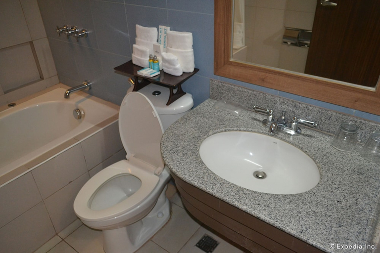 Bathroom 4, Microtel by Wyndham General Santos, General Santos City