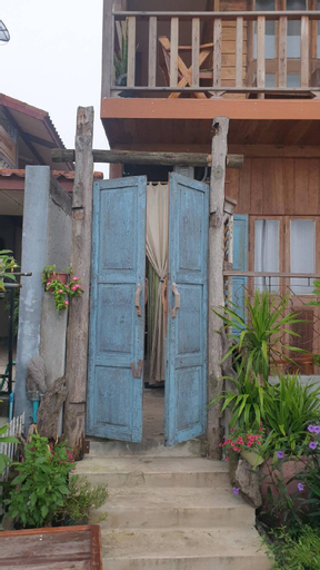 Exterior 8