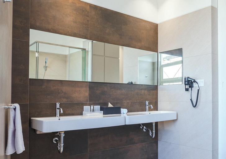 Bathroom 12