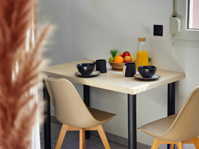 Dining Room 3, Le Cocon, Studio a 5 min de la gare de Grenoble, Isère