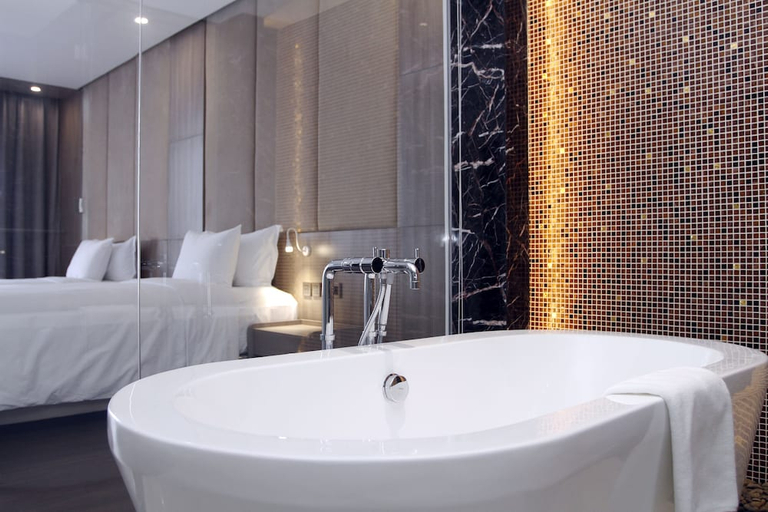 Bathroom 5, The Mira Central Park Hotel, Bien Hoa